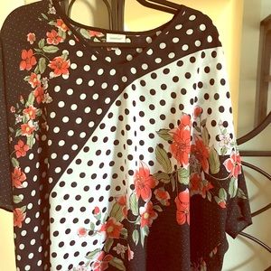 Fashion top with colors that pop/cute design.